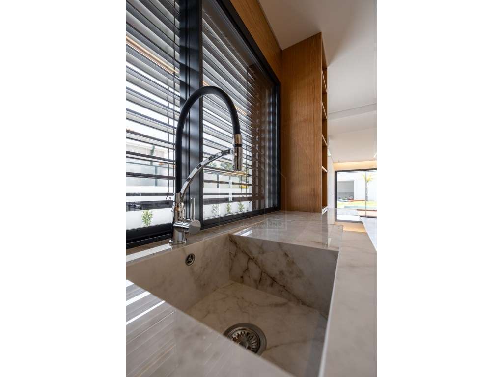 Moradia T4 com Piscina, design moderno, em Vila Nova de Gaia-9