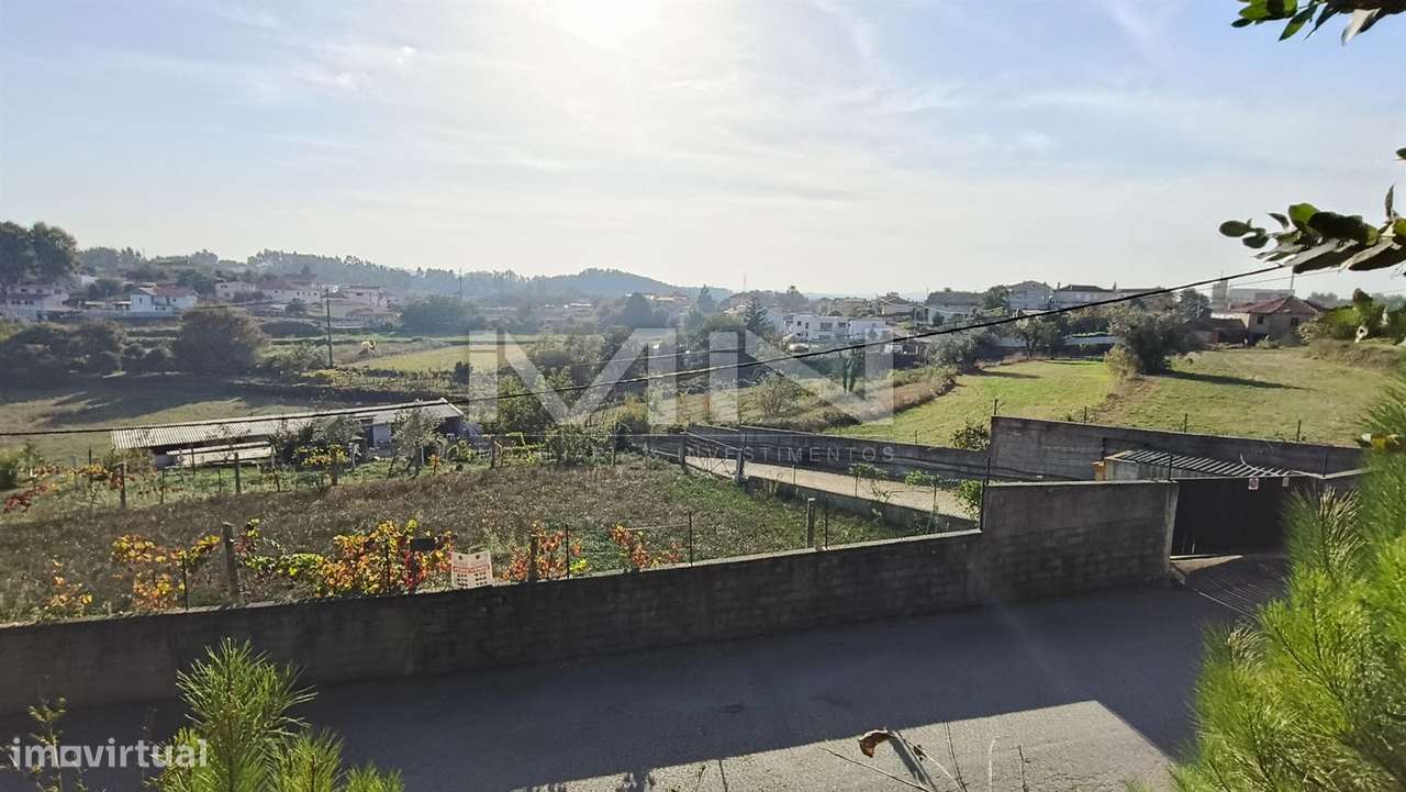 Terreno murado com construção - 2100m2 - Grande imagem: 4/39