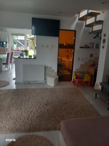 Casa cu etaj,5 cam,160 mp,teren 300 mp,Corunca, zona Peny-3