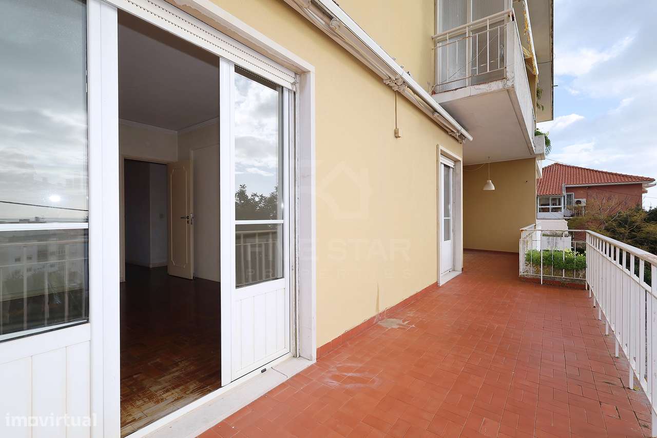 T4 Duplex - Parede - Vista Mar - Varanda - Garagem - Para Renovação-23