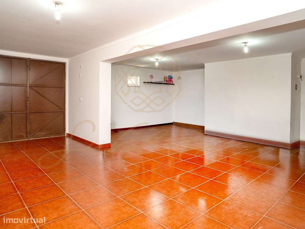 Moradia Isolada com 6 Assoalhadas , Piscina , Garagem Perto das Praias-24
