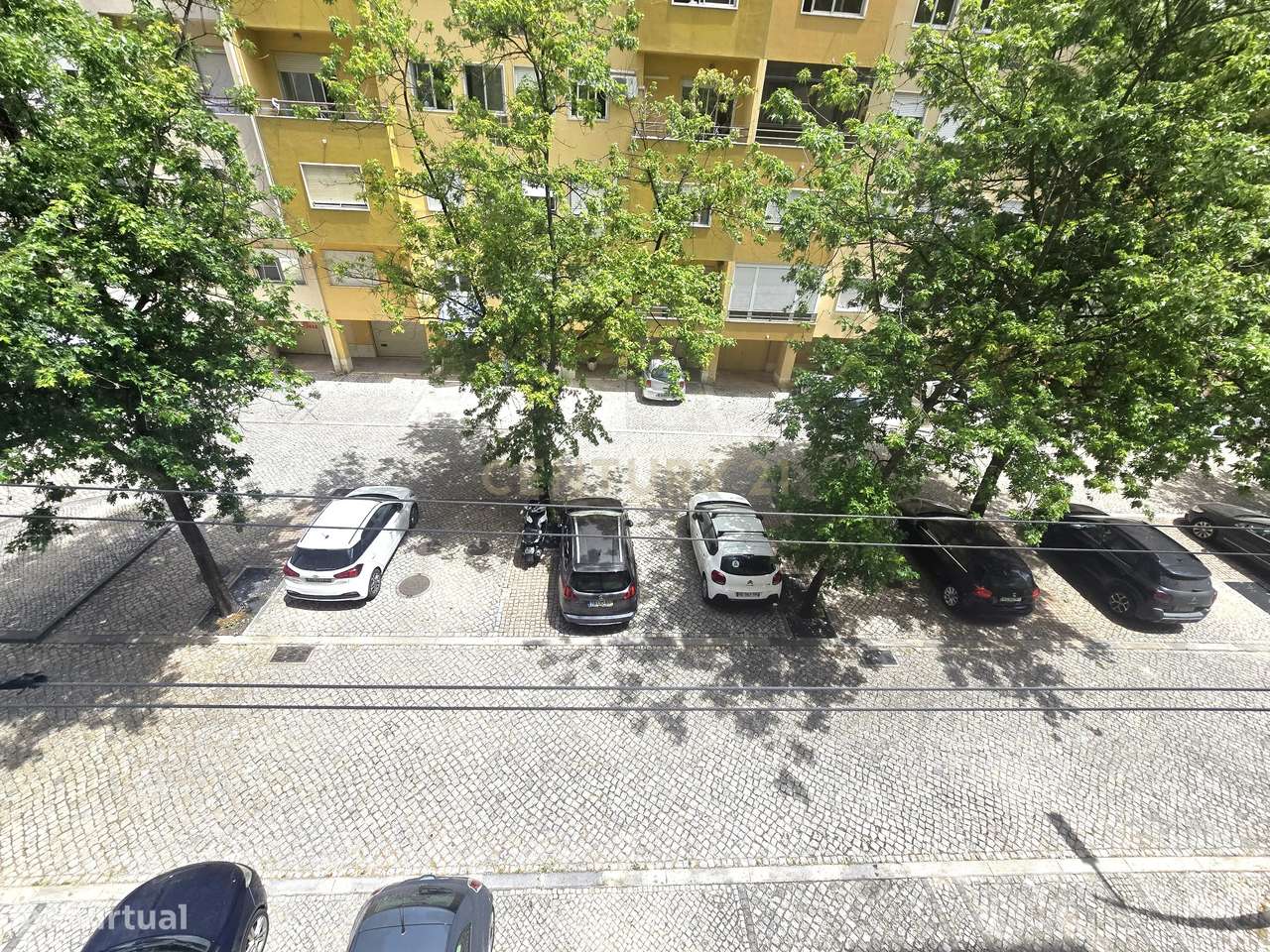 Apartamento T1 na Ramalha em Almada com Varandas e Elevador-25
