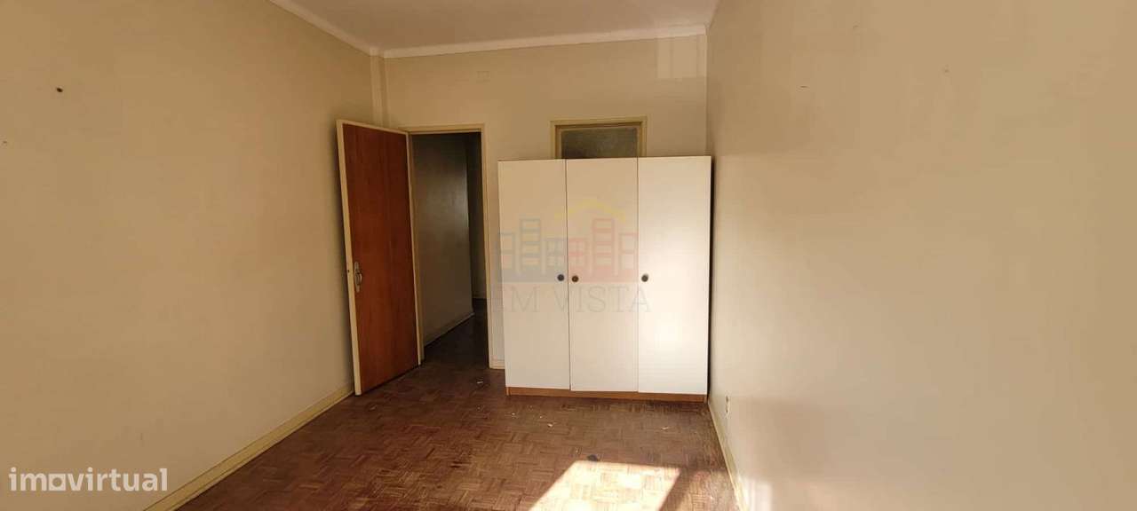 Centro Mem Martins - T4 para remodelação-34