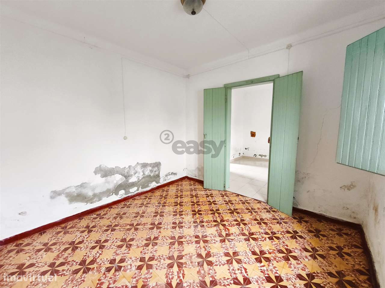 Moradia T2 com anexos e amplo quintal nas Fornalhas Velhas - Grande imagem: 5/34