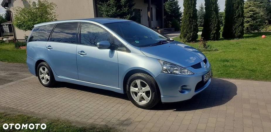 Mitsubishi Grandis 2.4 Intense - 10