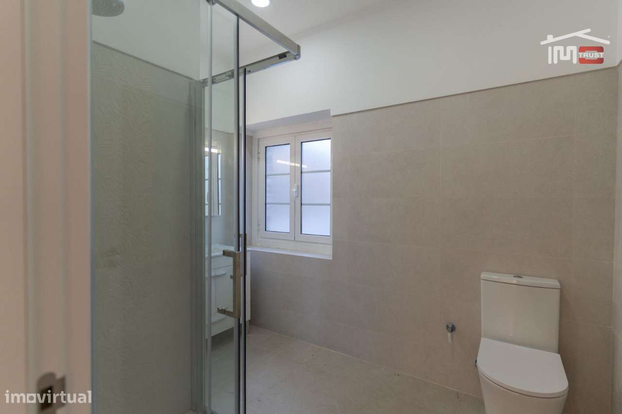 OPORTUNIDADE INVESTIMENTO - APARTAMENTO T4 CONVERTIDO EM T5 COM TER...-19