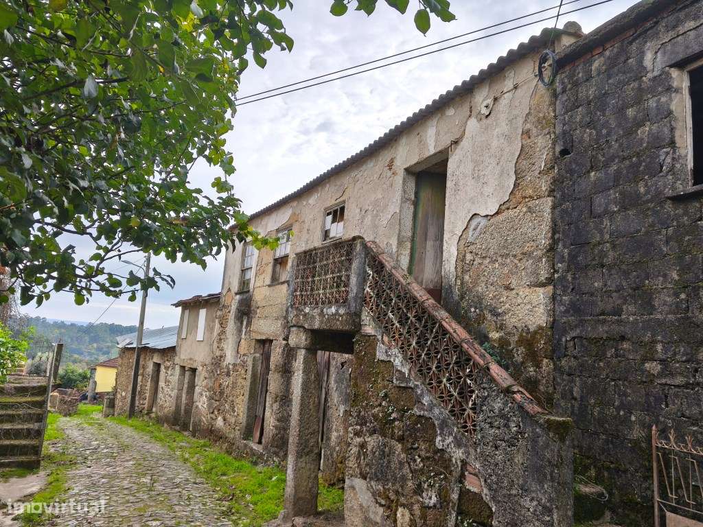 Casa antiga, em pedra, para recuperar.-2