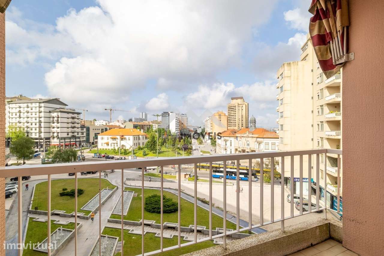 Apartamento T3 | Arrendamento | Varanda | Equipado | Garagem | Av. Rep - Grande imagem: 4/36