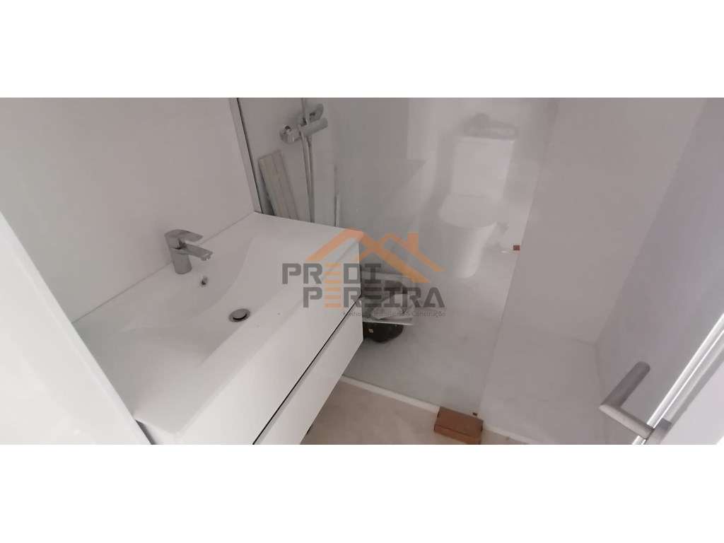 Apartamento T3 totalmente remodelado - Santo António dos Cavaleiros...-20
