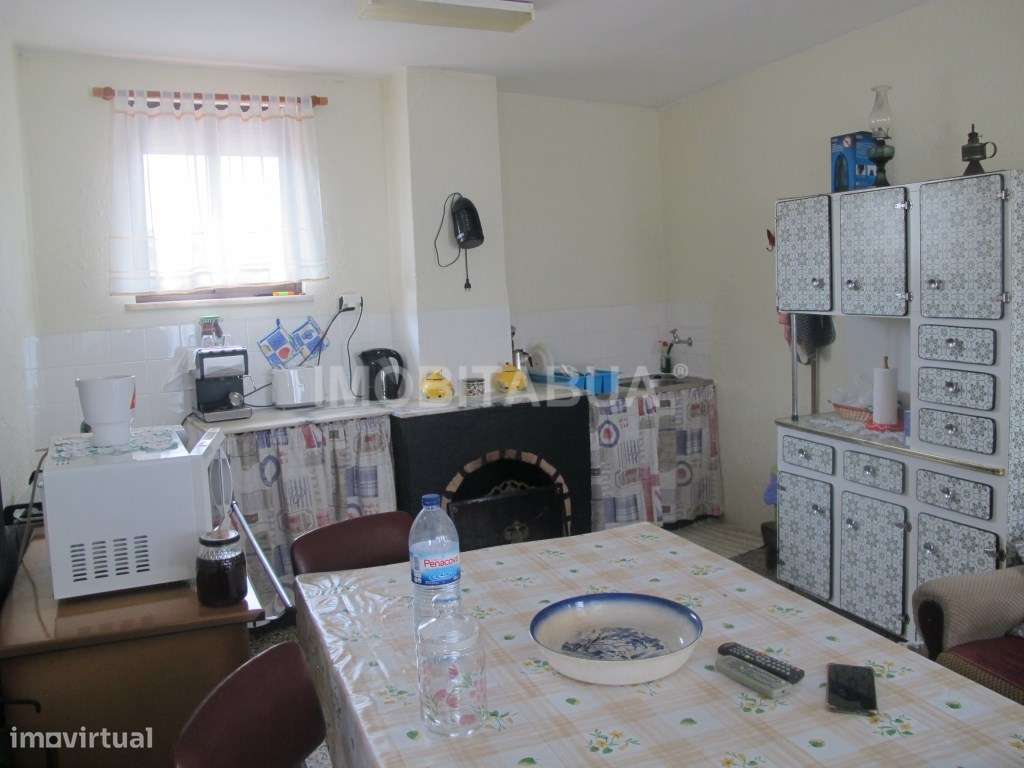 Moradia tradicional com 4 quartos com um grande jardim, pátio, área...-5