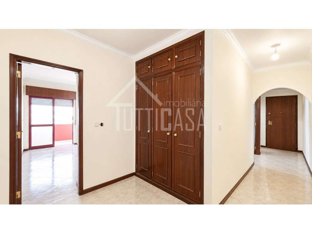 Apartamento T2 com elevador e parqueamento no Algueirão-9