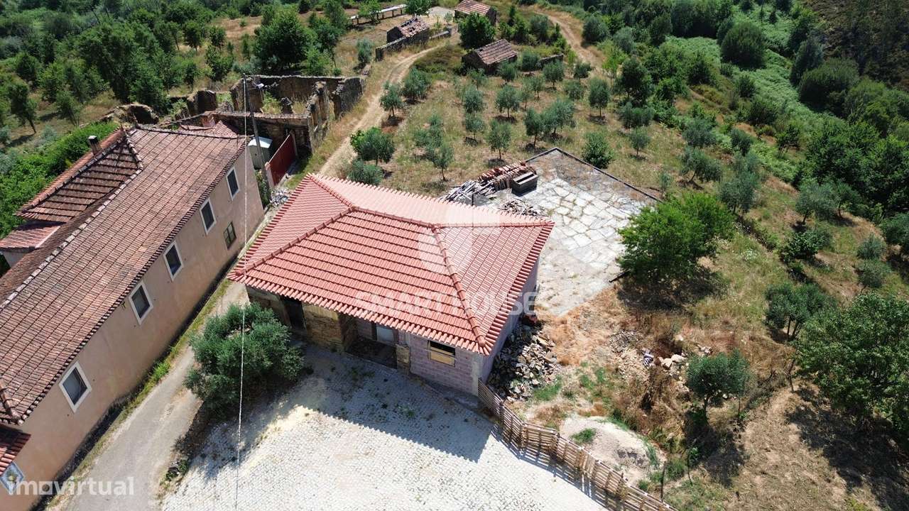 Moradia T2 Carapinha p/ recuperar-6