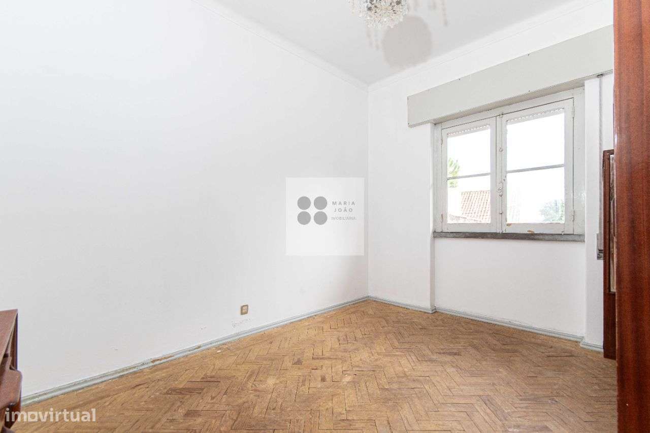 Moradia Bifamiliar, Quintal, Garagem, Local Sossegado.-21