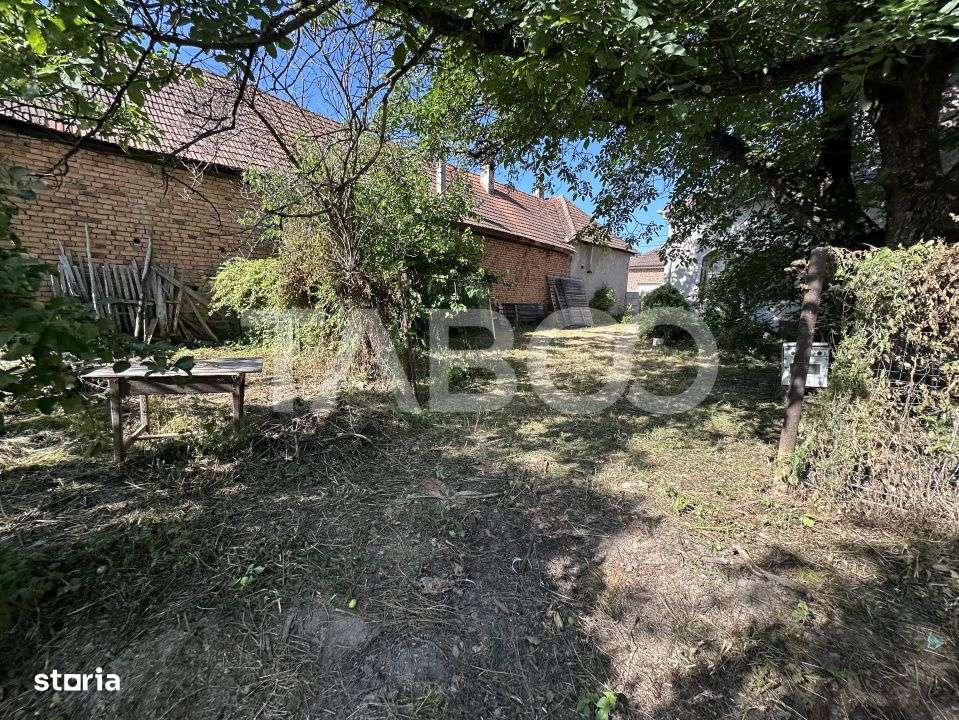 Casa cu potential de investitie in centrul satului 1540 mp teren - Imagine principală: 4/15