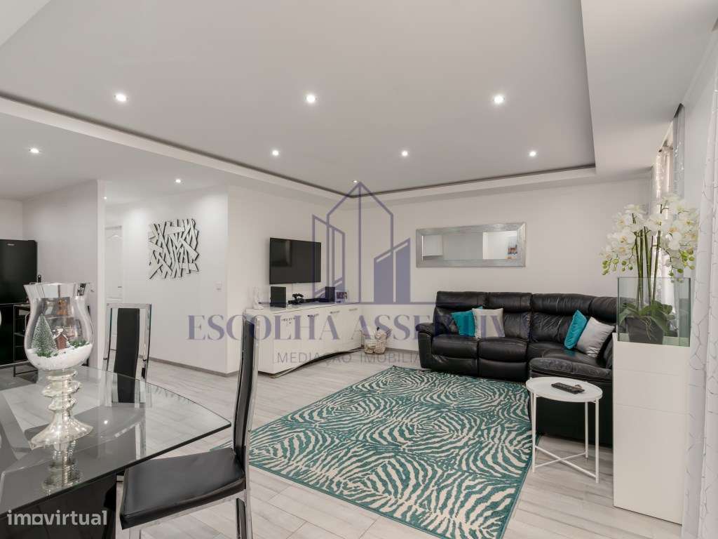 Loja com 95m2 transformada em apartamento T2-16