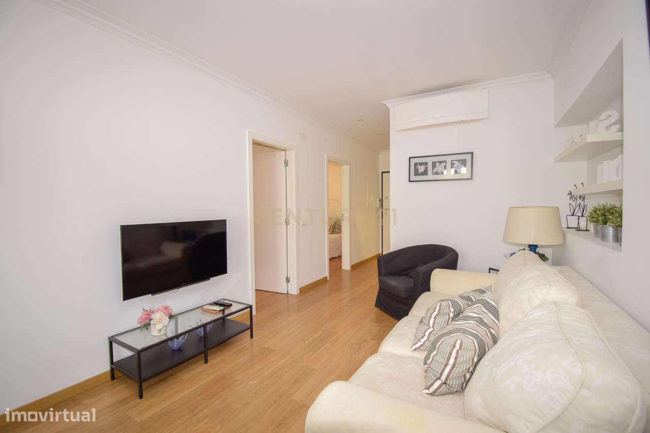 Prédio renovado no centro histórico de Sesimbra, com garagem e elevado - Grande imagem: 5/33