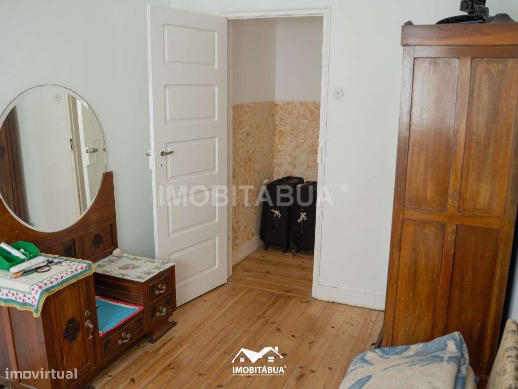 Espaço comercial com habitação T5 no centro da vila-14