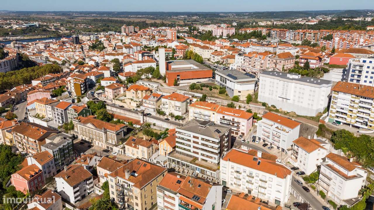 T6 com terraço de 150 m² em Celas-3
