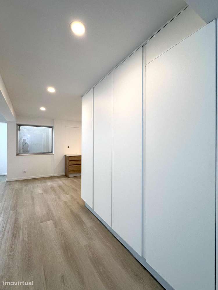 Apartamento T2 Renovado – Design Open Space & Localização Privilegiada - Grande imagem: 2/19