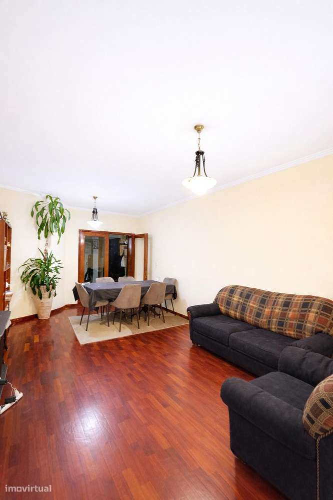 Apartamento T2 | Lugar Garagem | Elevador | São Cosme | Exclusivo-0