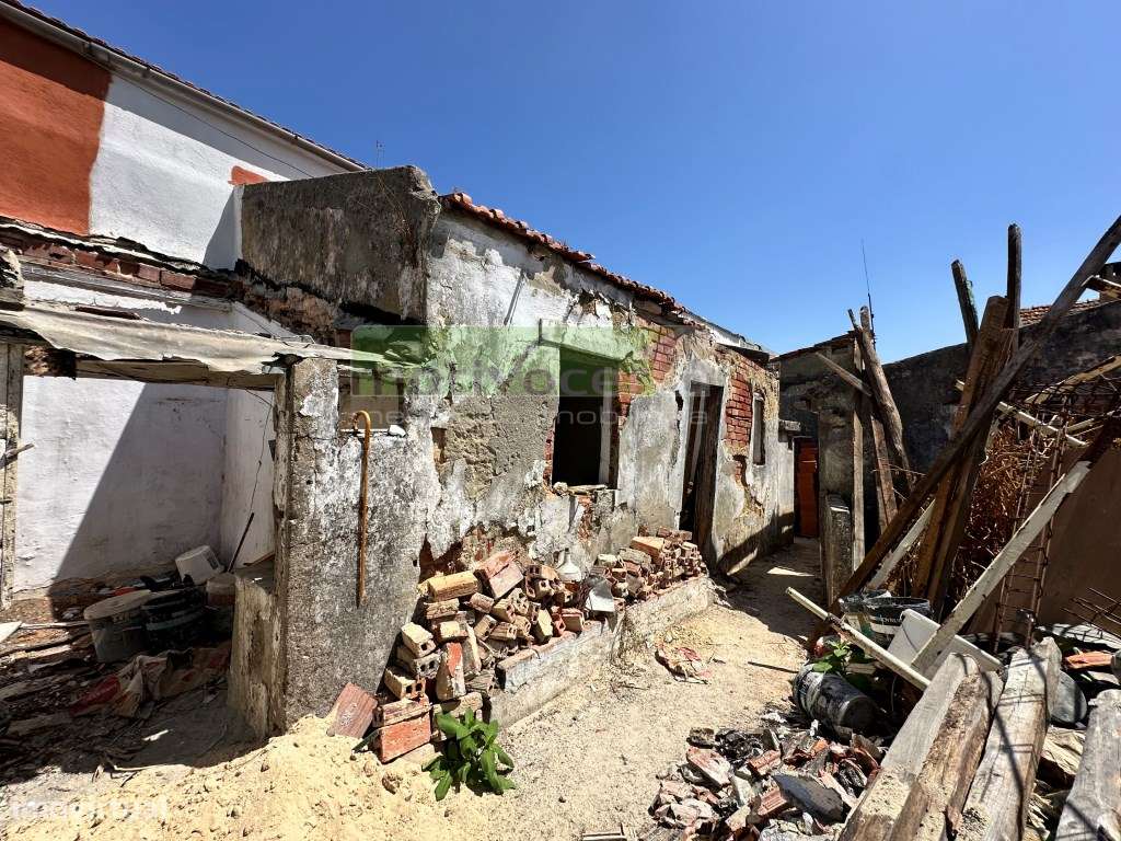 Prédio Devoluto com Grande Potencial de Reabilitação no Bairro da S...-18