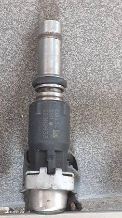 Injector Opel Astra H 1.6 benzina cod 25380933 - 3