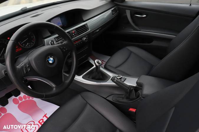 BMW Seria 3 318i Touring - 7