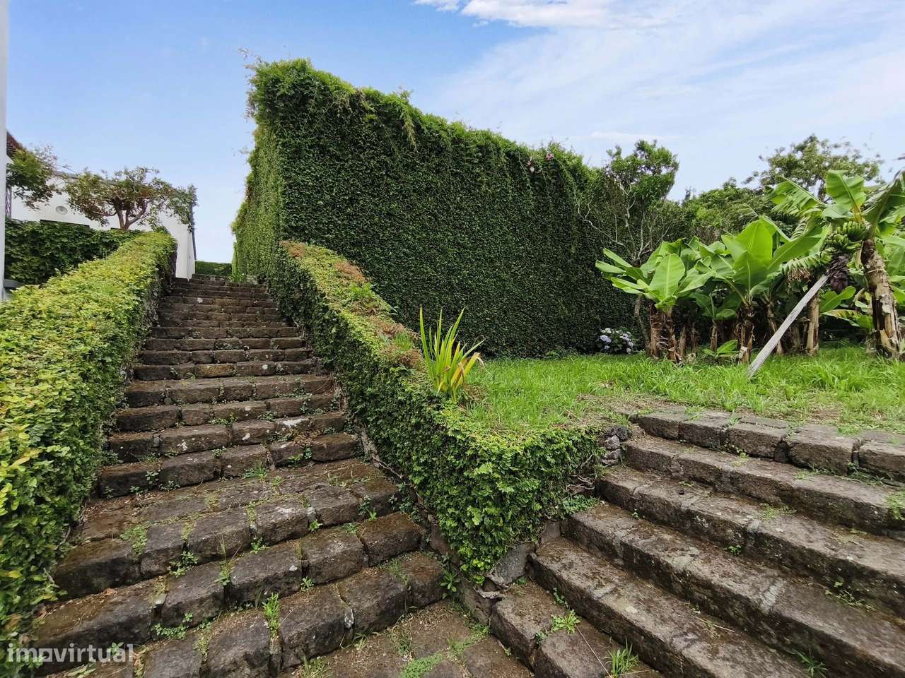 Solar Centenário de Encanto Histórico com Vista Inigualável na Ilha de-18