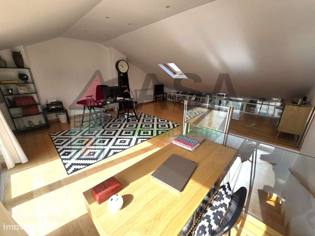 Moradia T4 com Terraço e Vista Desafogada em Loures-42