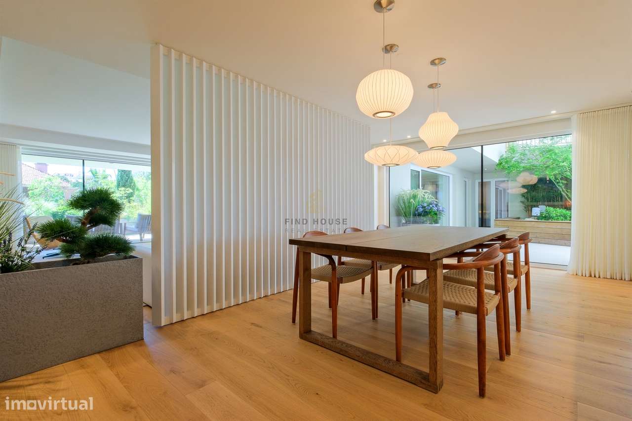 Apartamento T3 em condomínio privado, com terraços e garagem, no Prínc-16