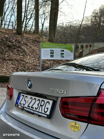 BMW Seria 3 330i - 10