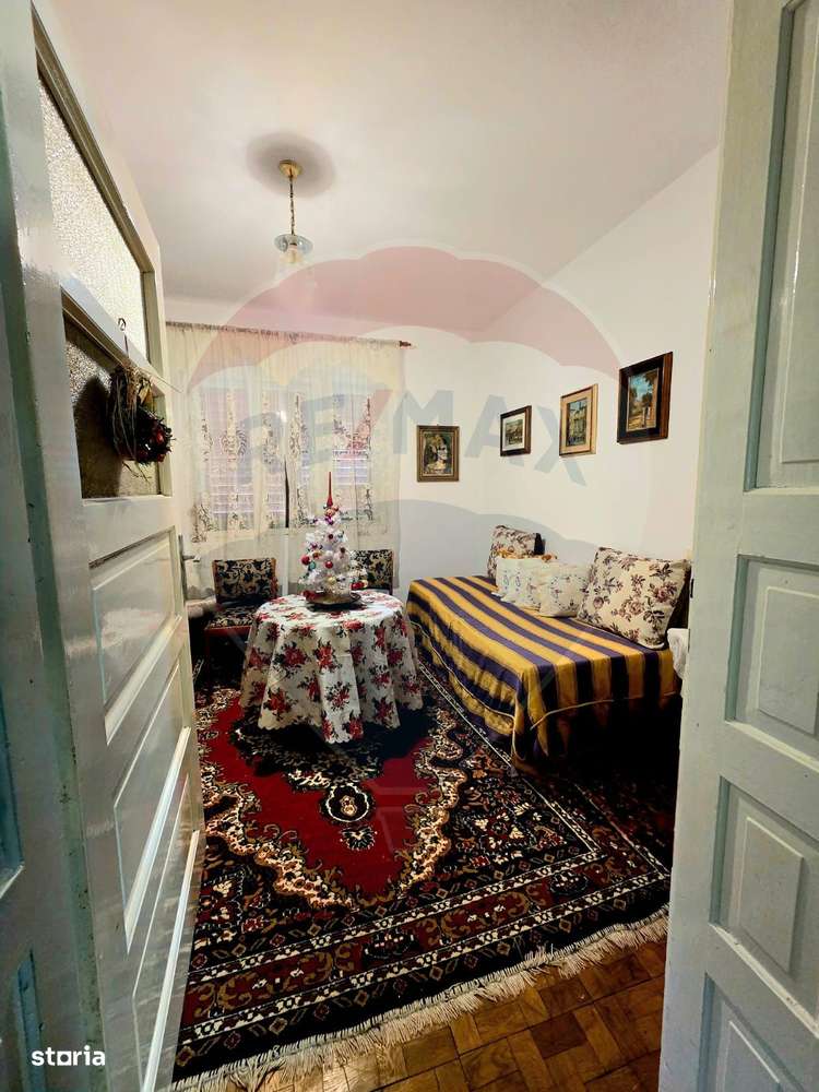 Casa cu 5 camere de vanzare in centrul orasului Talmaciu-16