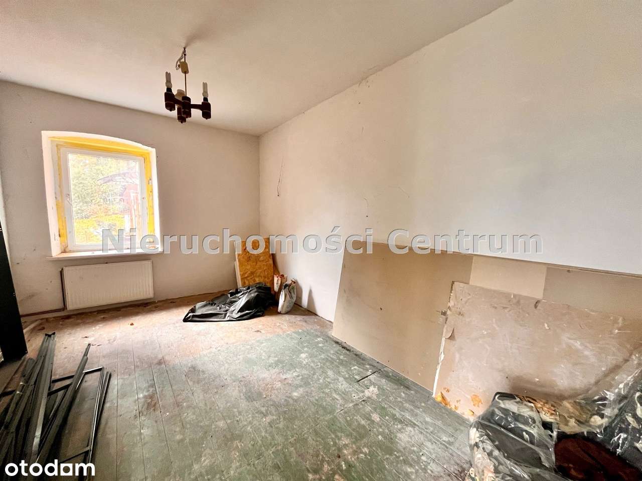 Parter w domu dwurodzinnym z 1870 r. w stylu dworku.-8