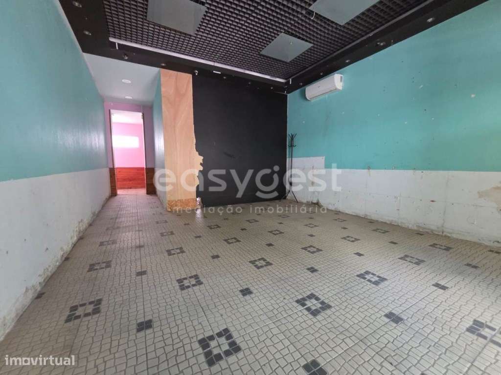 Lojas Centro do Barreiro - Avenida Alfredo da Silva - Grande imagem: 2/13