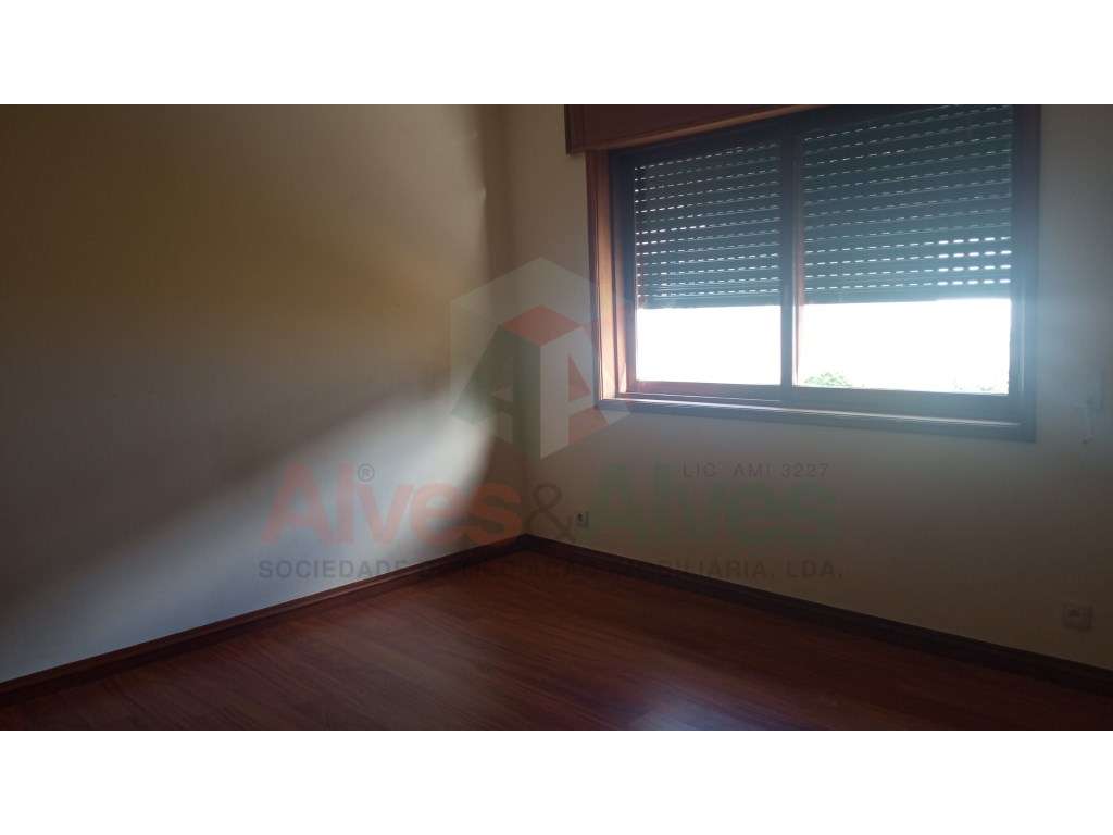 Moradia T5 de 4 frentes em Folgosa, Maia-6