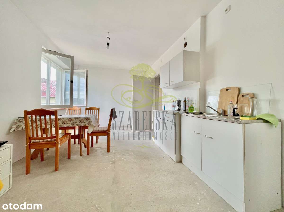 Podzielony na odrębne mieszkania, na działalność !-14