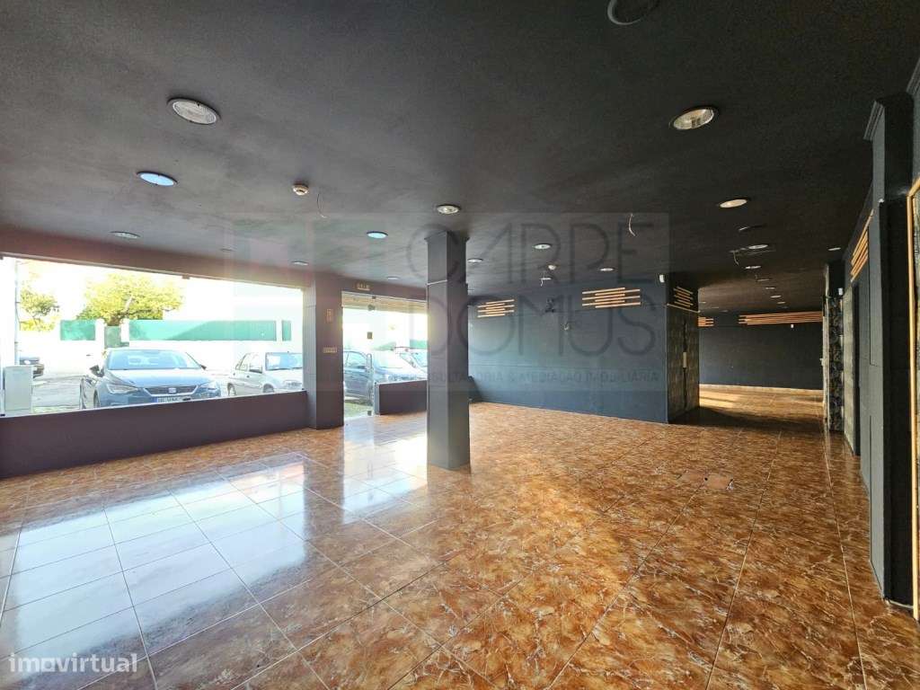 Prédio com Comércio e 2 apartamentos, em Mem Martins, Sintra-15