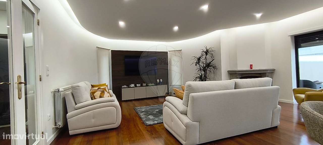 Moradia T4 para venda-8