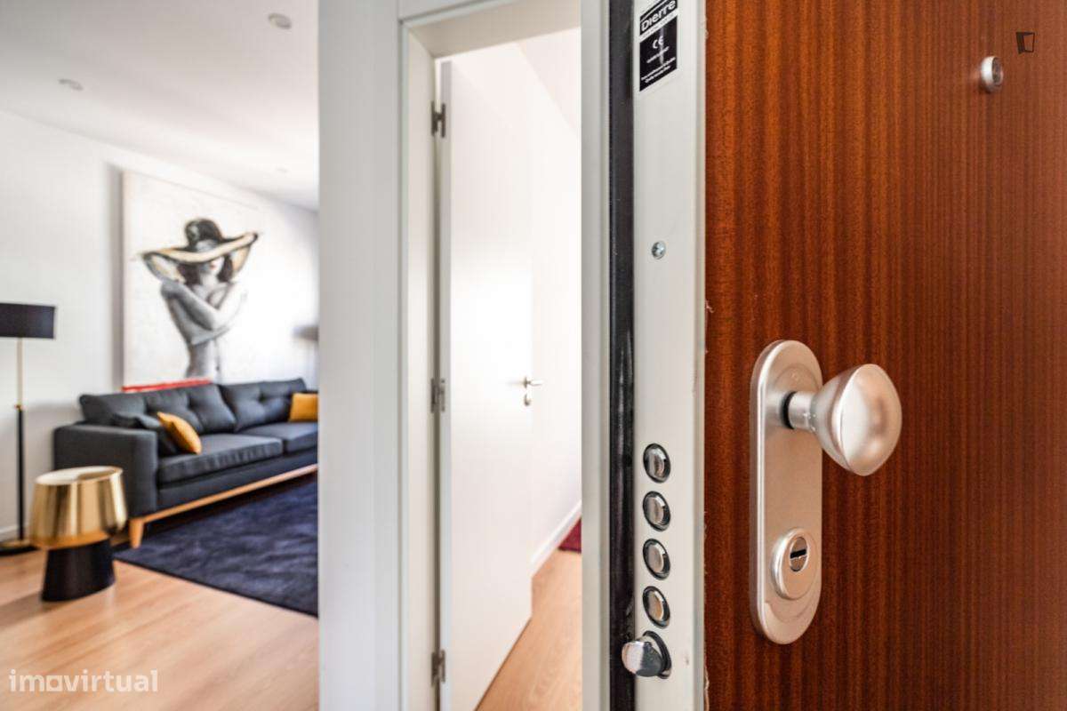 Apartamento com 2 quartos - localizado em Sete Rios Lisbon - Grande imagem: 3/7