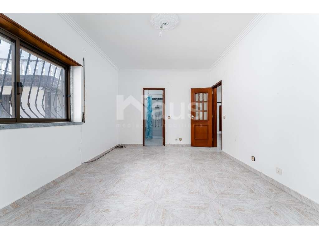 Moradia isolada T4 térrea com garagem-12