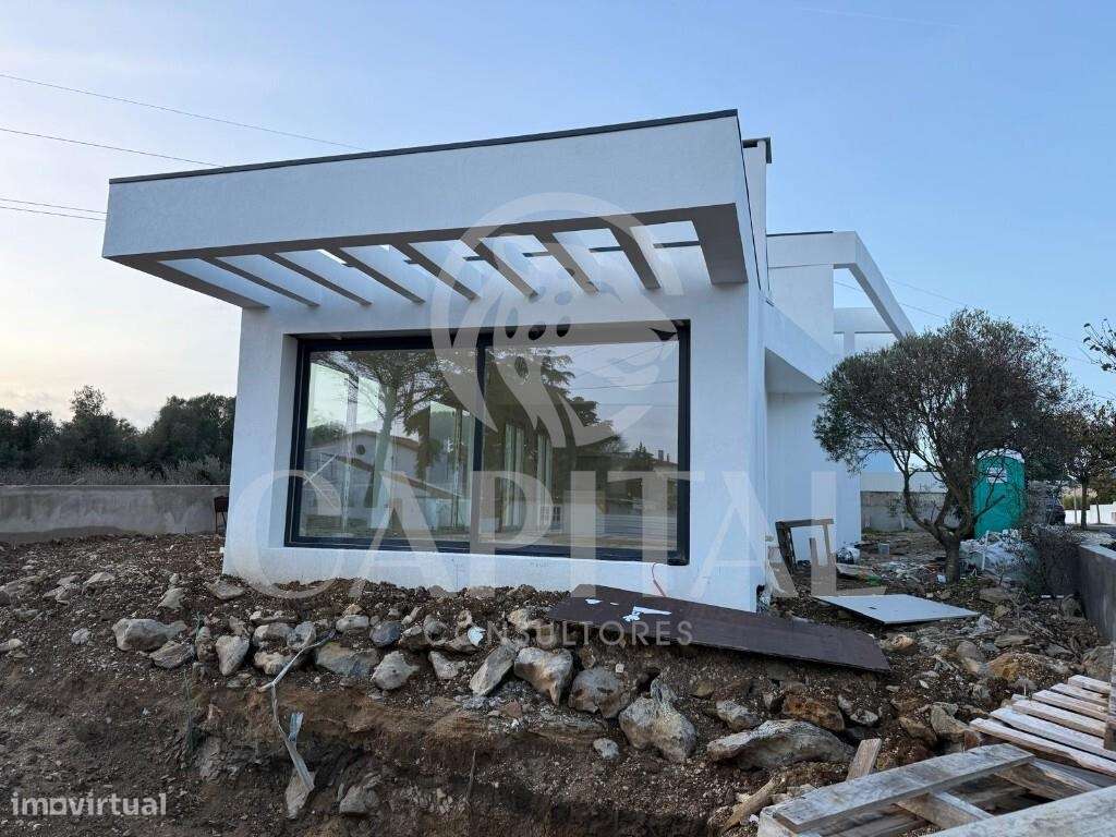 Moradia V3 Isolada com Piscina – Nova – Abrunheira-7