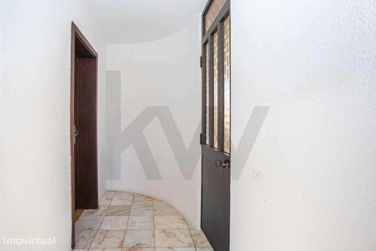 Fantástica Moradia T4 (10 Divisões) com Terreno de 869 m2 – Imenso Pot-30