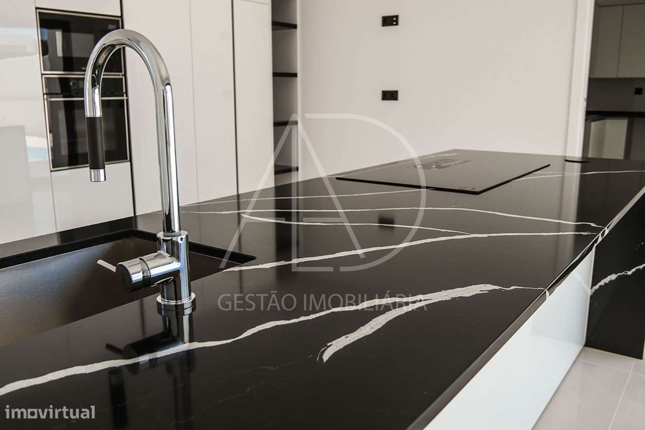 Moradia, 367 m², Corroios-5