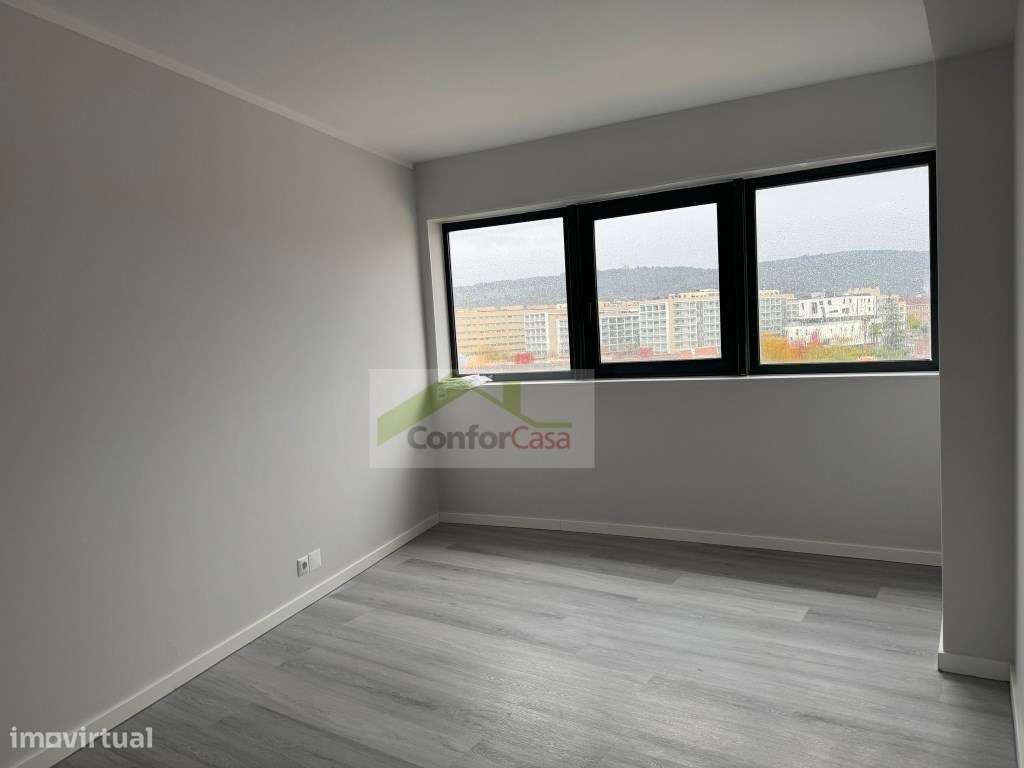 Apartamento T4 no 10º Andar em Braga - Vista Fantástica e Totalment...-7
