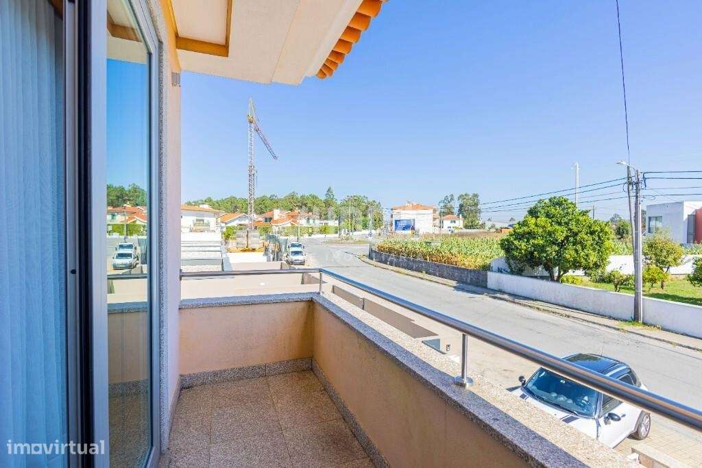 Excelente moradia geminada T4 em Santa Maria da Feira-48