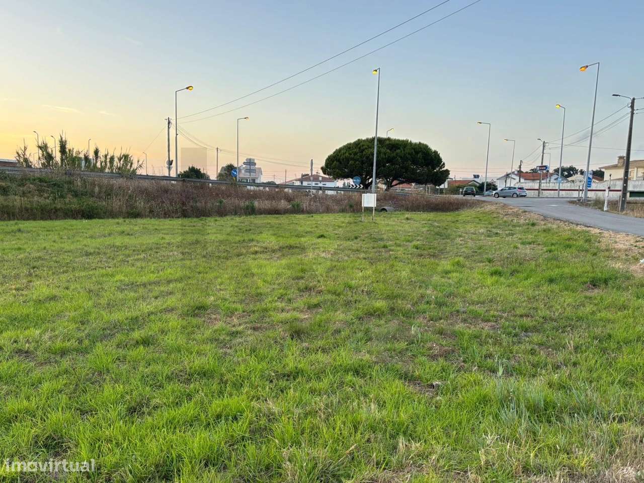 Terreno em Solo Urbanizado plano para 3 Moradias - Grande imagem: 4/9