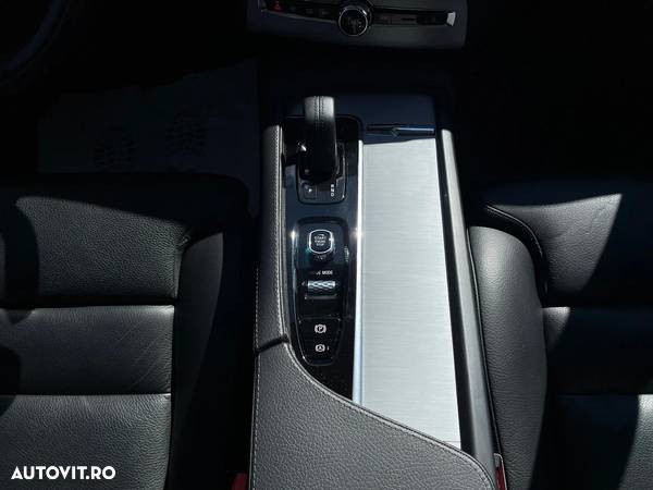 Volvo XC 90 T8 AWD Recharge Geartronic RDesign Expression - 15