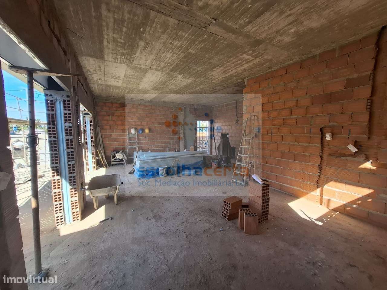 MORADIA TÉRREA T4 ISOLADA EM CONSTRUÇÃO - FERNÃO FERRO-5