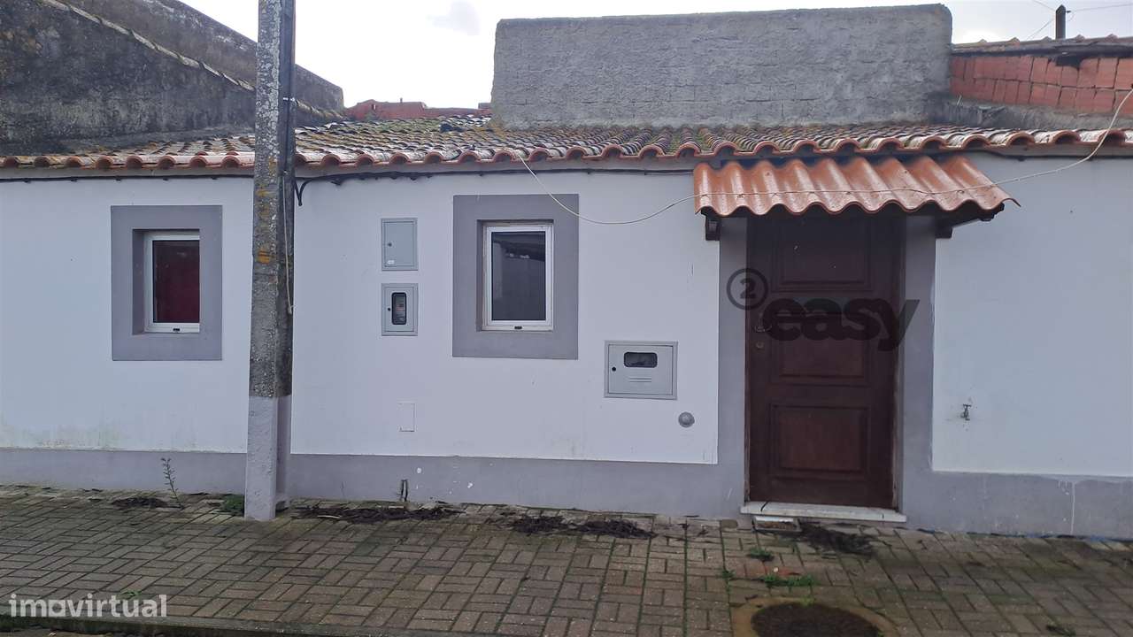 Moradia T1 + 1, Mobilada, Equipada e Terreno - Grande imagem: 2/34