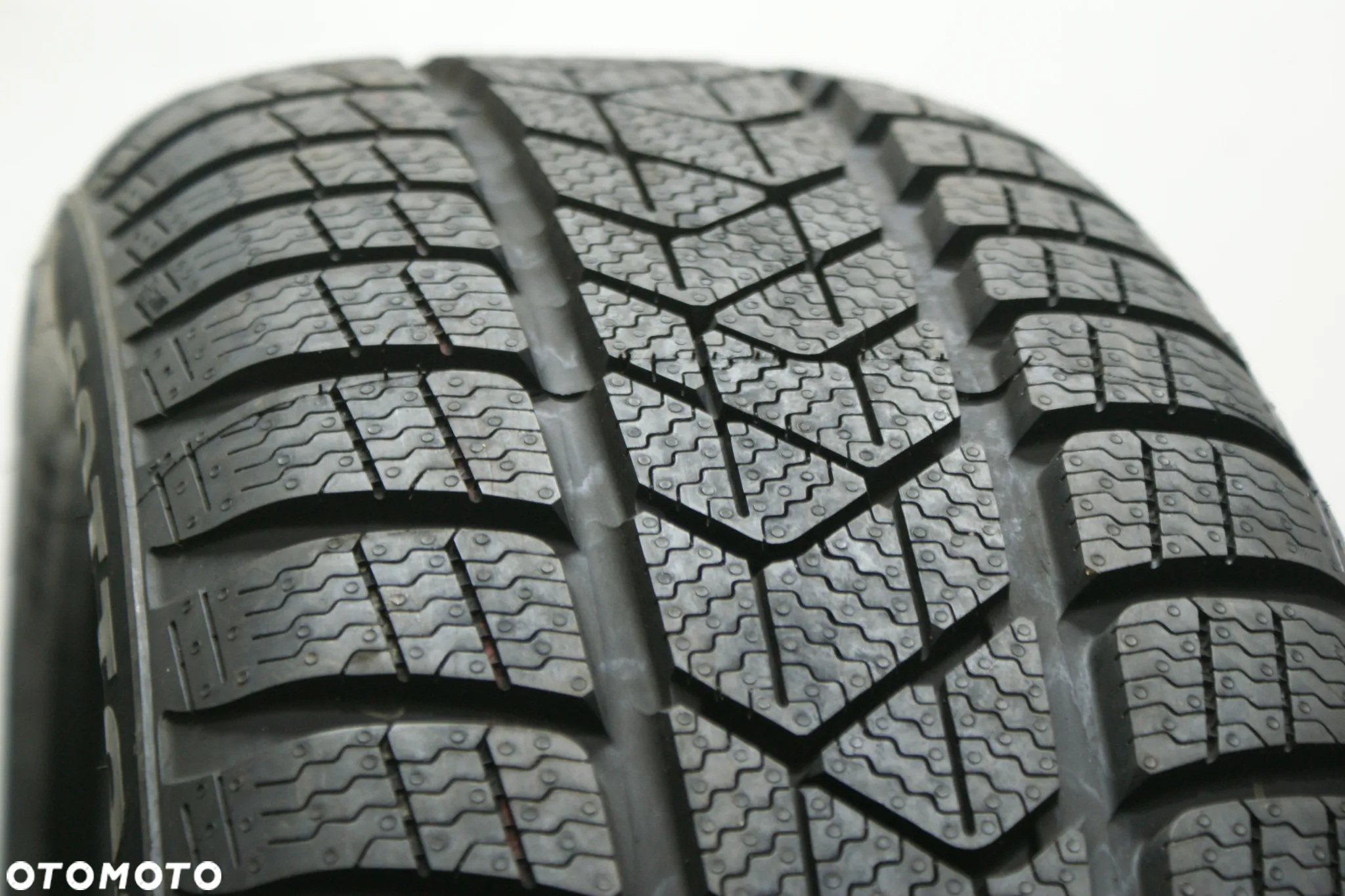 zimowe 205/50R17 PIRELLI WINTER SOTTOZERO 3 , 7,3mm - 2